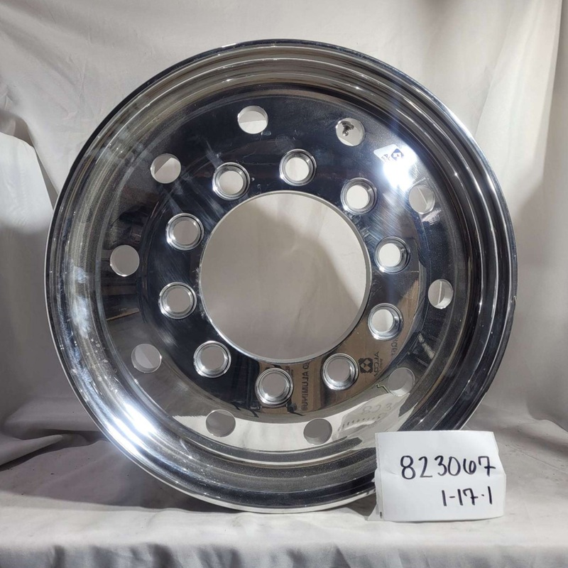 22.5×12.25 Alcoa 10×11.25″ Stud Pilot High Polish Front Only (4.75″ offset)(returned item)