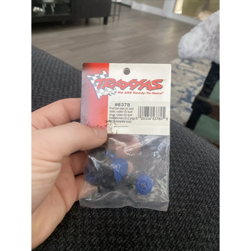Traxxas Pivot Ball Caps (4)