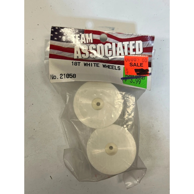 Team Associated 18T White Wheels